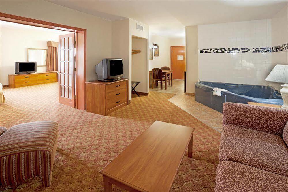 Holiday Inn Express Hotel And Suites Brownsville, An Ihg Hotel Room photo